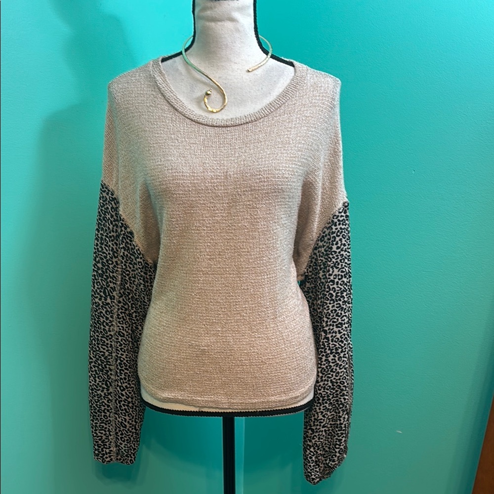 Balloon Leopard Sleeve Beige Sweater